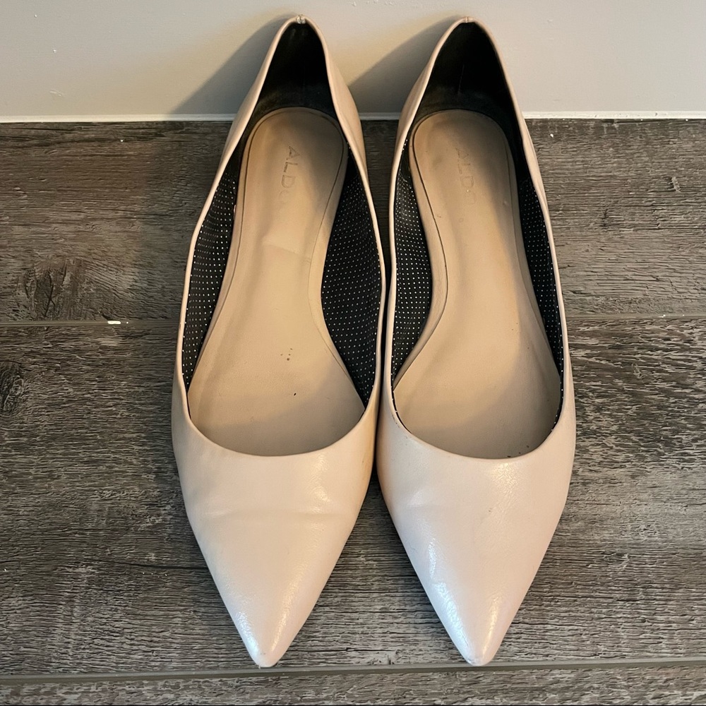 Aldo Beige Pointed Toe Slip On Flats Size 8.5 - Picture 2 of 3